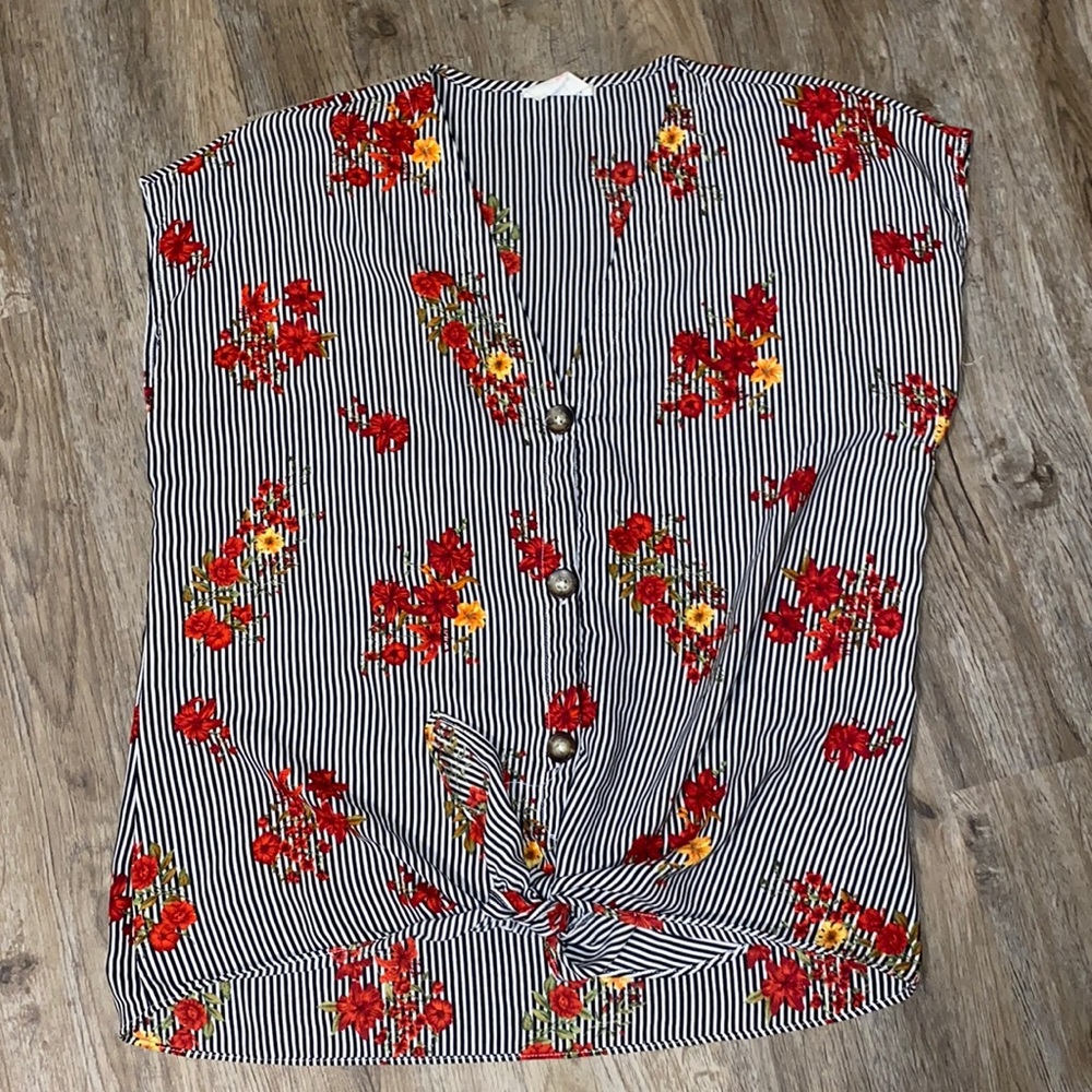 Short sleeve button down